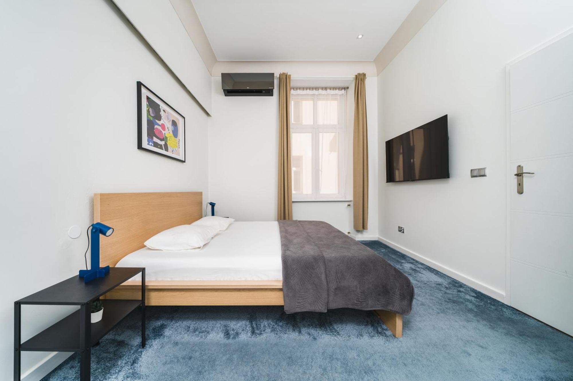 Appartement Old Town Luxe Retreat - King Bed - Steps To Main Square *