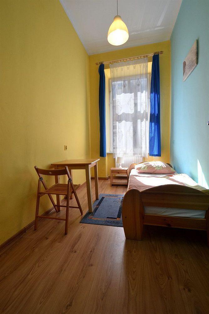 Old Town Luxe Retreat - King Bed - Steps To Main Square Appartement *