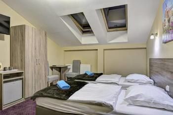 Old Town Luxe Retreat - King Bed - Steps To Main Square Krakau