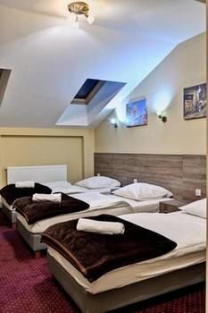 Old Town Luxe Retreat - King Bed - Steps To Main Square Appartement