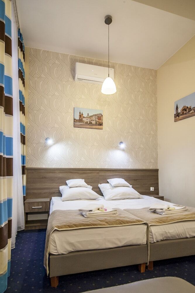 Old Town Luxe Retreat - King Bed - Steps To Main Square Krakau