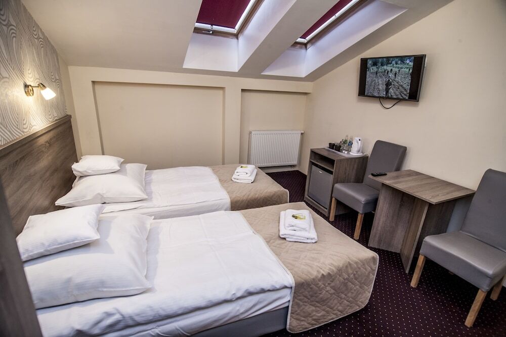 Old Town Luxe Retreat - King Bed - Steps To Main Square Appartement